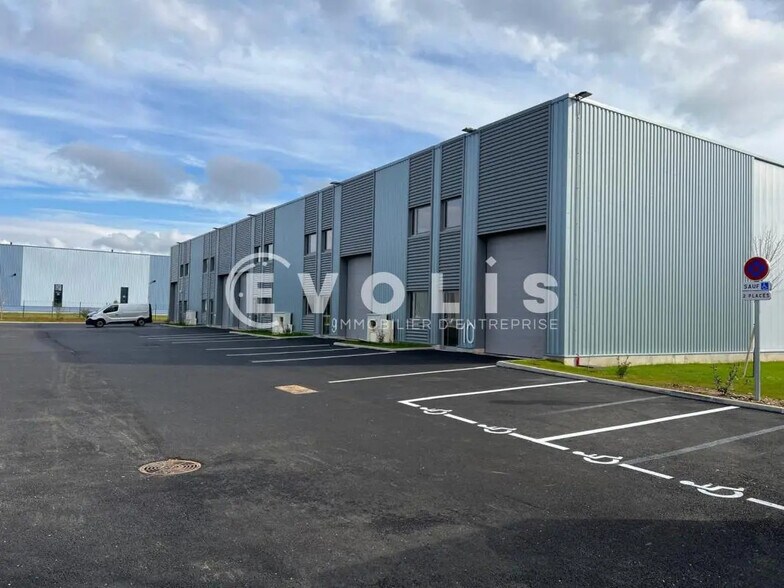 Local d'activités dans Saint-Vulbas à vendre - Photo de l’immeuble – Image 1 sur 22