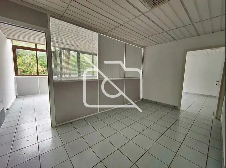 Industriel/Logistique dans Boissy-Saint-Léger à louer - Photo de l’immeuble – Image 3 sur 3