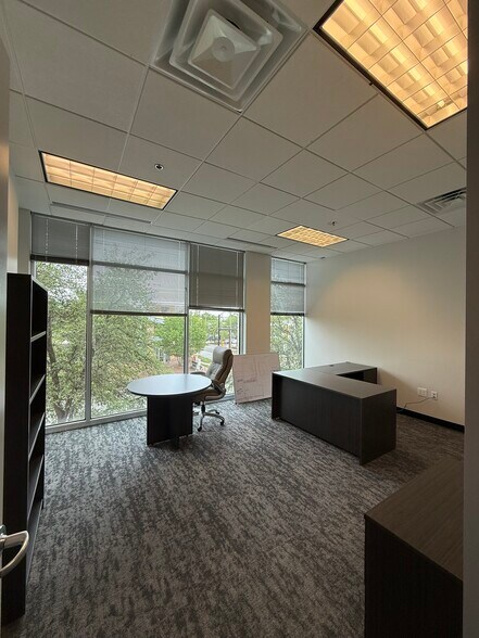 2821 W 7th St, Fort Worth, TX à louer - Photo de l’immeuble – Image 3 sur 16