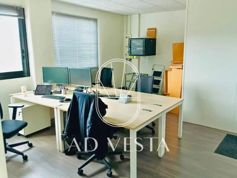 Bureau dans Martillac à louer - Photo de l’immeuble – Image 3 sur 4