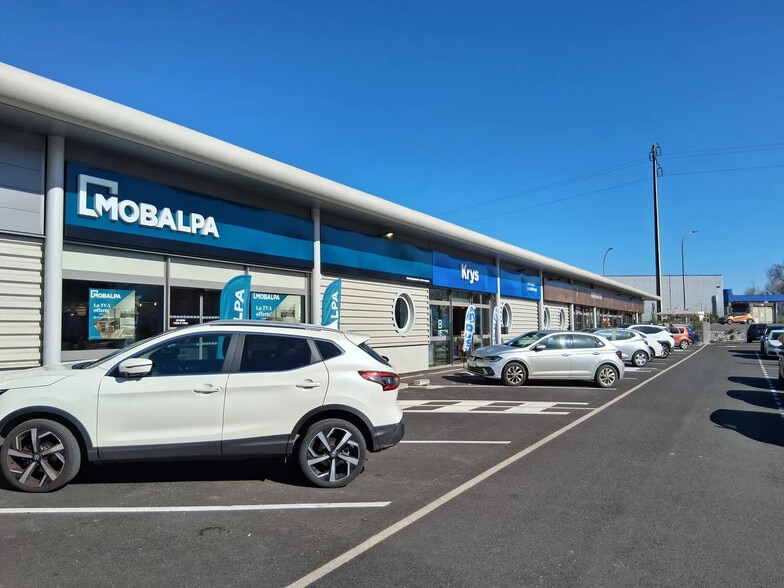 2 Rue Jean Monnet, Lons à louer - Photo de l’immeuble – Image 3 sur 4