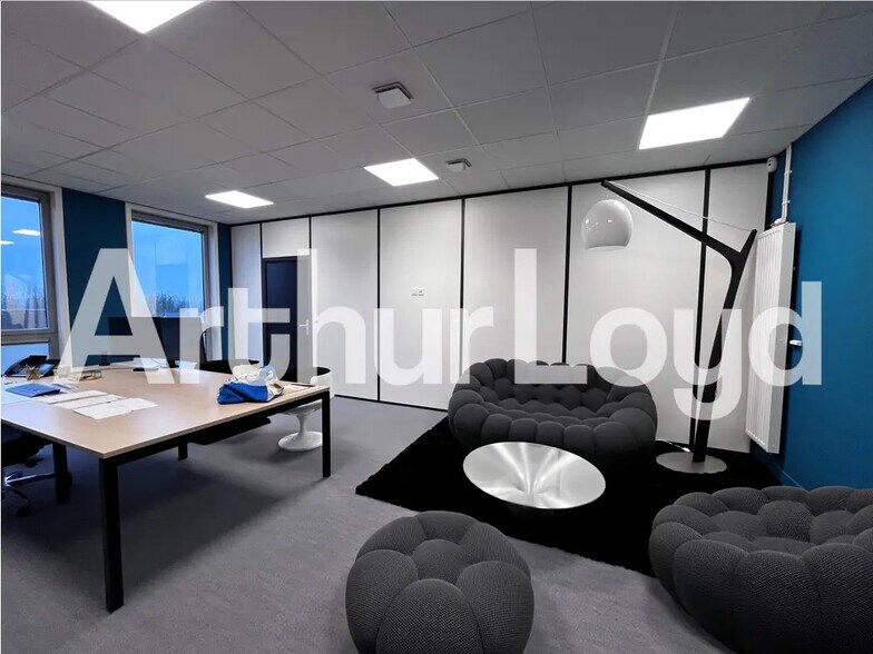 Bureau dans Fleury-sur-Orne à louer - Photo de l’immeuble – Image 1 sur 4