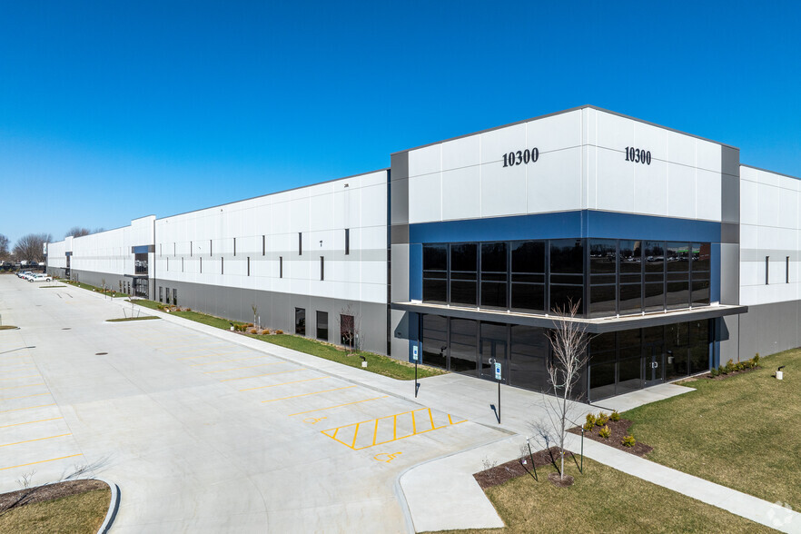 10300 Northpark Dr, Urbandale, IA à louer - Photo de l’immeuble – Image 2 sur 8