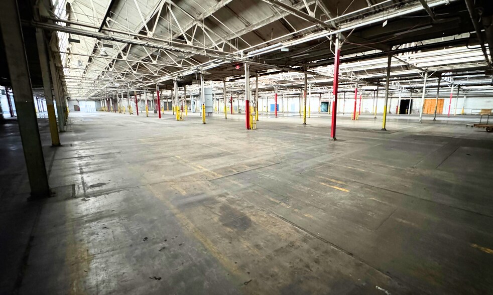 229 Factory St, La Porte, IN à louer - Photo de l’immeuble – Image 3 sur 13