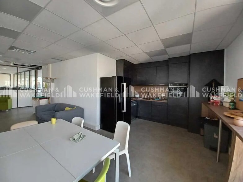 297 Avenue Du Mistral, La Ciotat à louer - Photo de l’immeuble – Image 2 sur 17