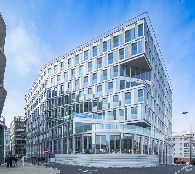 Rue Arago, Saint-Ouen-sur-Seine à louer - Photo de l’immeuble – Image 3 sur 4