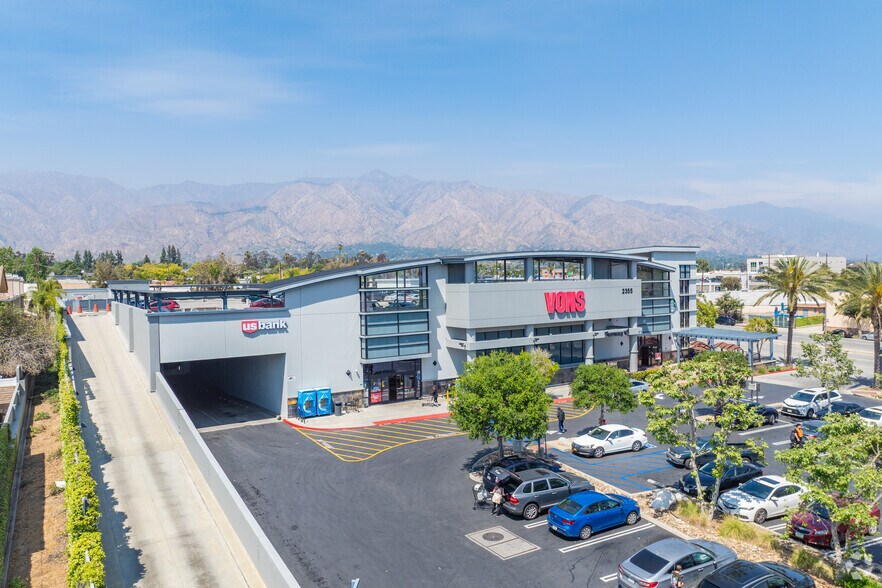 2355 E Colorado Blvd, Pasadena, CA à vendre - Photo de l’immeuble – Image 2 sur 5