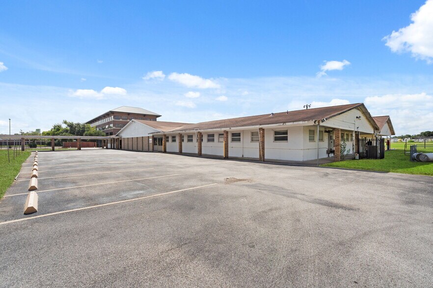 513 W Rittenhouse Rd, Houston, TX à vendre - Photo de l’immeuble – Image 3 sur 31