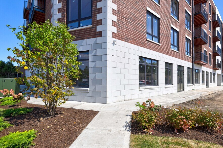 9201 Milwaukee ave, Niles, IL à louer - Photo de l’immeuble – Image 3 sur 6