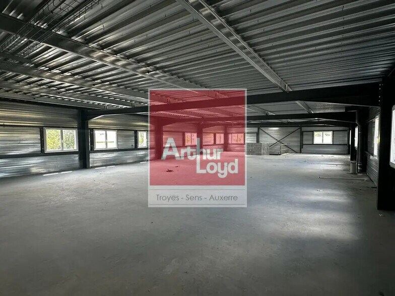 Industriel/Logistique dans Sainte-Savine à louer - Photo de l’immeuble – Image 1 sur 5