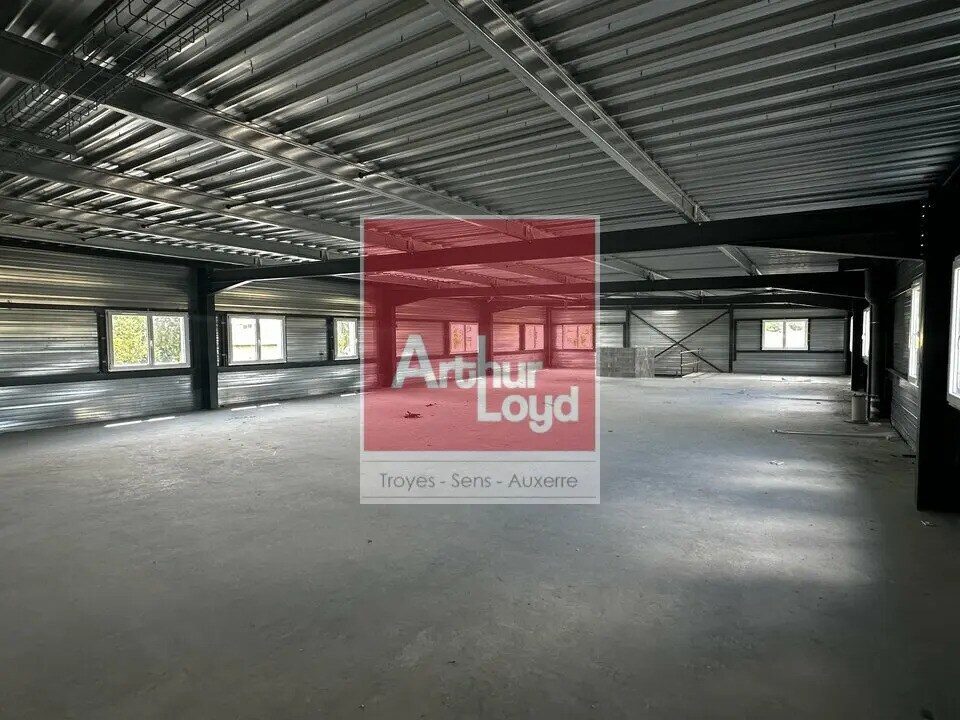 Industriel/Logistique dans Sainte-Savine à louer Photo de l’immeuble– Image 1 sur 6