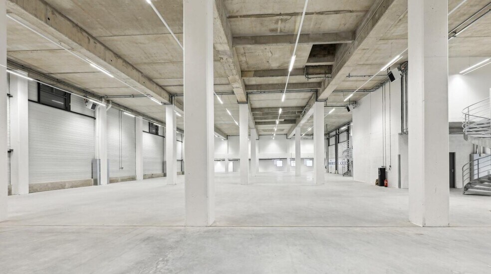 Local d’activités dans Nanterre à louer - Photo de l’immeuble – Image 3 sur 10