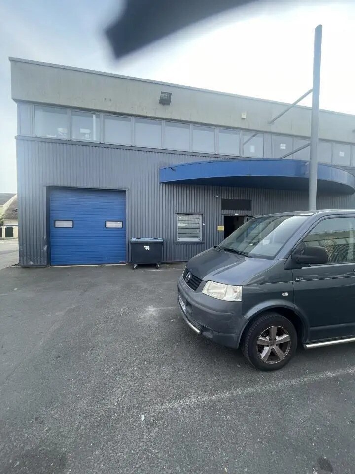 Local d'activités dans Stains à vendre Photo de l’immeuble– Image 1 sur 7