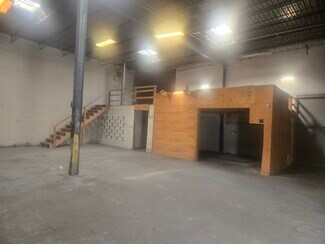 Plus de détails pour 23-25 Garfield Ave, Woburn, MA - Industriel/Logistique à louer
