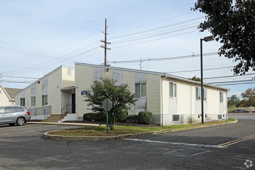 101 Rt 130, Cinnaminson, NJ à louer - Photo principale – Image 1 sur 6