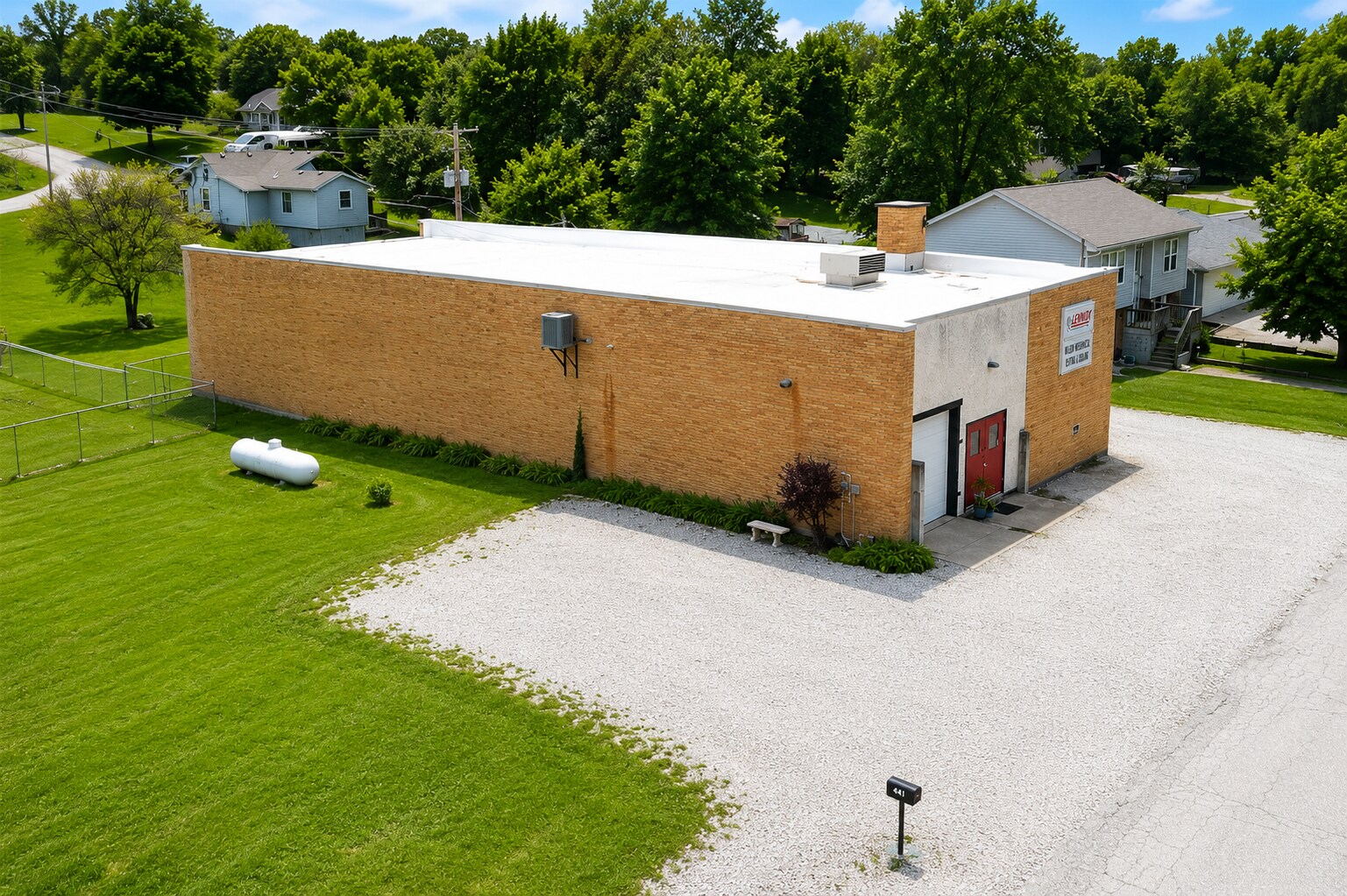 205 W Brasfield St, Smithville, MO à vendre Photo principale– Image 1 sur 13