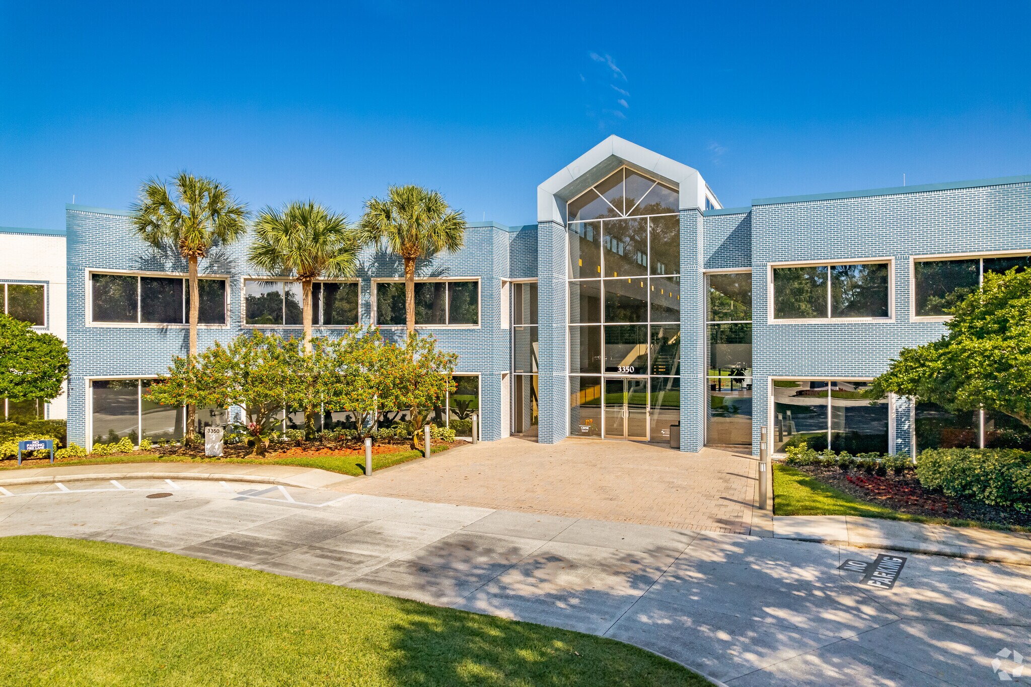 3350 Buschwood Park Dr, Tampa, FL à louer Photo principale– Image 1 sur 18