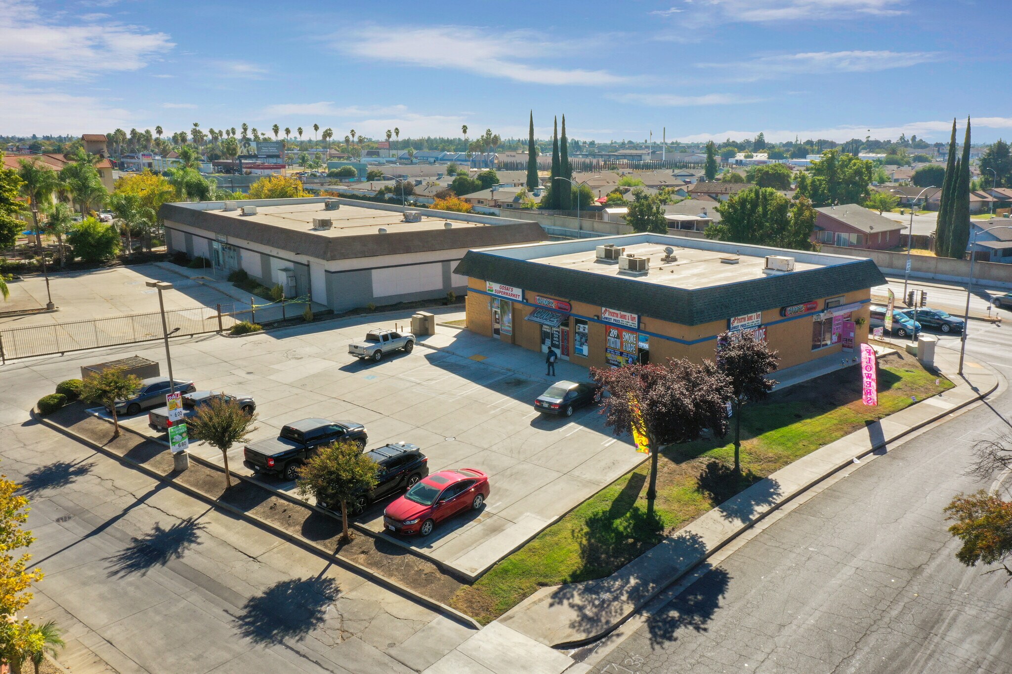 811 E March Ln, Stockton, CA à vendre Photo de l’immeuble– Image 1 sur 17