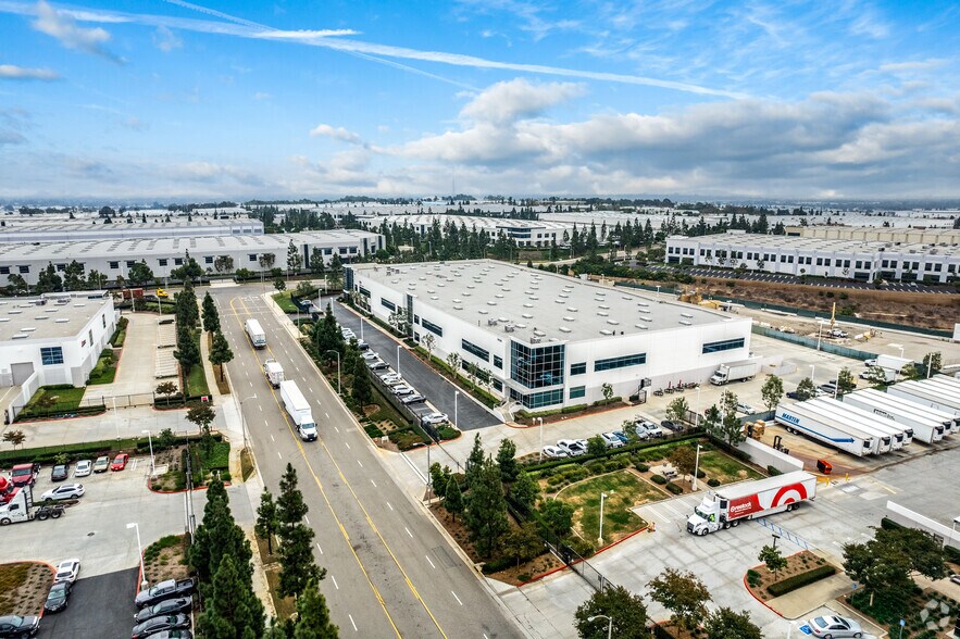 1450-1480 Charles Willard St, Carson, CA à louer - Photo de l’immeuble – Image 2 sur 3