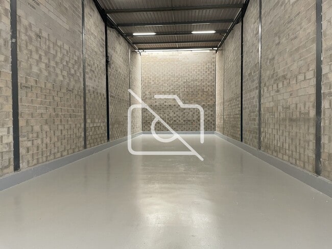 Plus de détails pour Local d'activités à louer