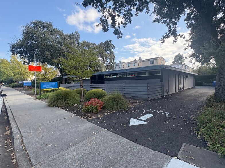 56 Mayhew Way, Walnut Creek, CA à vendre - Photo de l’immeuble – Image 1 sur 4