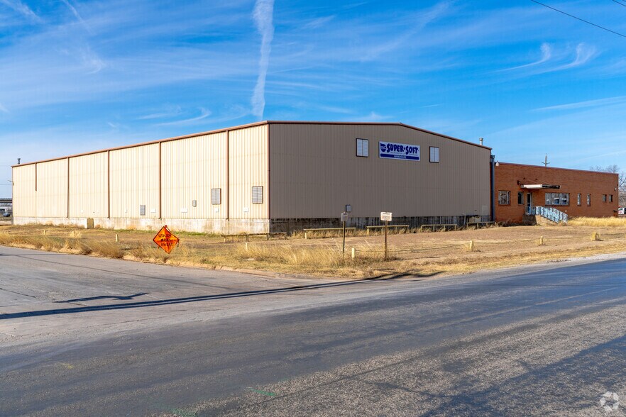 908 N Beverly Dr, Wichita Falls, TX à louer - Photo de l’immeuble – Image 2 sur 28