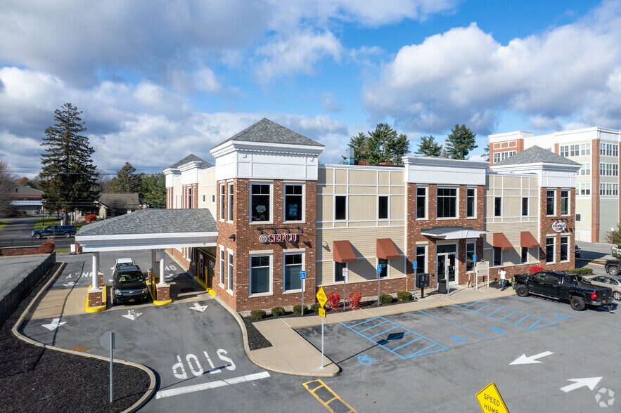2537 Route 9, Malta, NY à vendre - Photo de l’immeuble – Image 1 sur 14