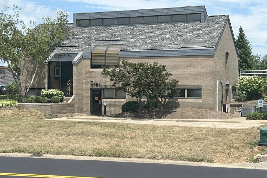 4181 Holiday St NW, North Canton, OH à louer - Photo principale – Image 1 sur 19