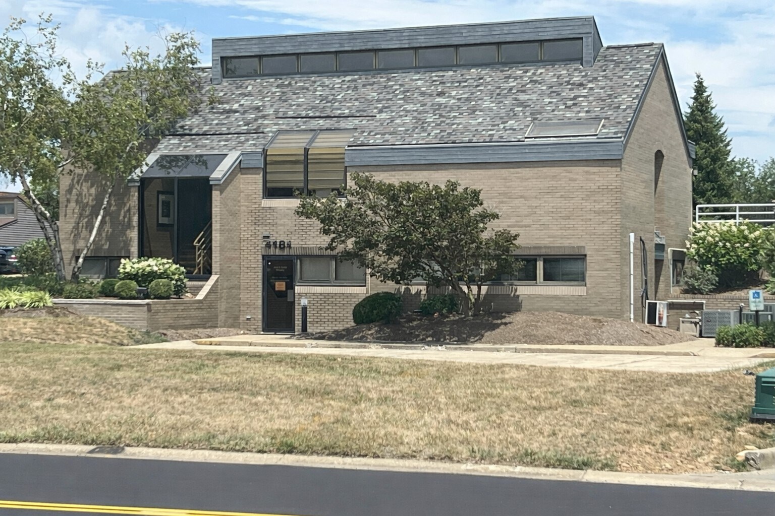 4181 Holiday St NW, North Canton, OH à louer Photo principale– Image 1 sur 20