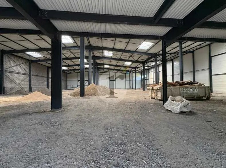 Local d'activités dans Wattrelos à vendre - Photo de l’immeuble – Image 2 sur 8