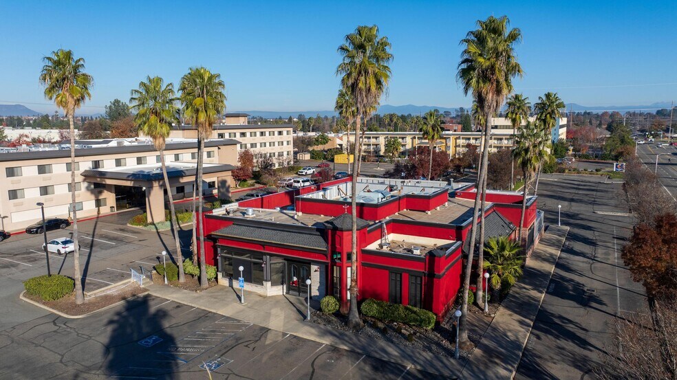 1987 Hilltop Dr, Redding, CA à louer - Photo de l’immeuble – Image 2 sur 33