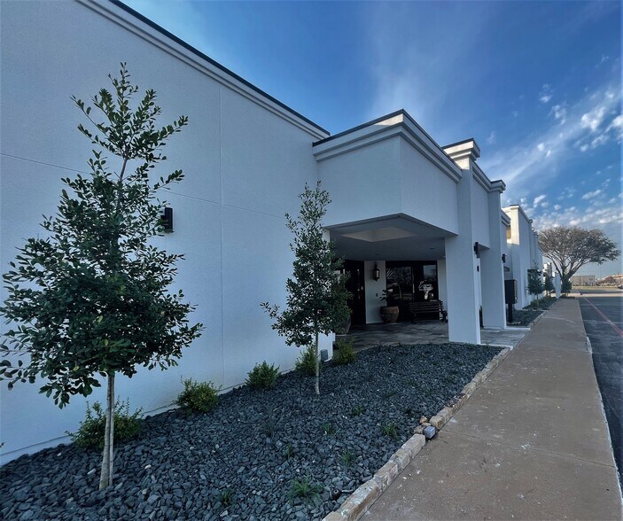 7505 Glenview Dr, Richland Hills, TX à louer - Photo de l’immeuble – Image 2 sur 4