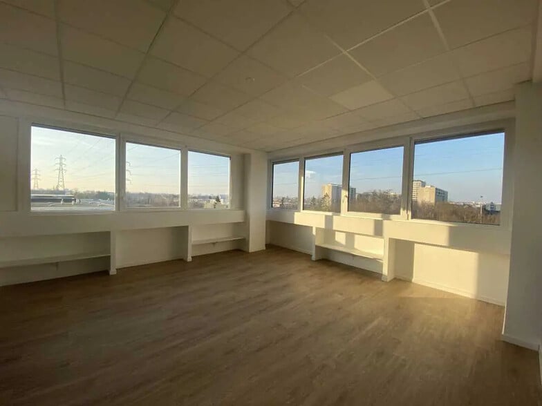 Bureau dans Rosny-sous-Bois à louer - Photo de l’immeuble – Image 3 sur 5
