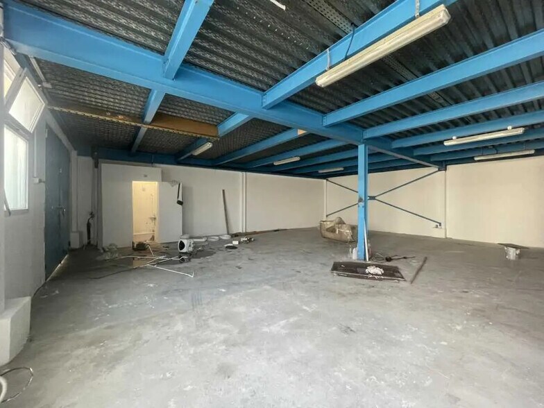 Local d’activités dans Montreuil à louer - Photo de l’immeuble – Image 3 sur 6