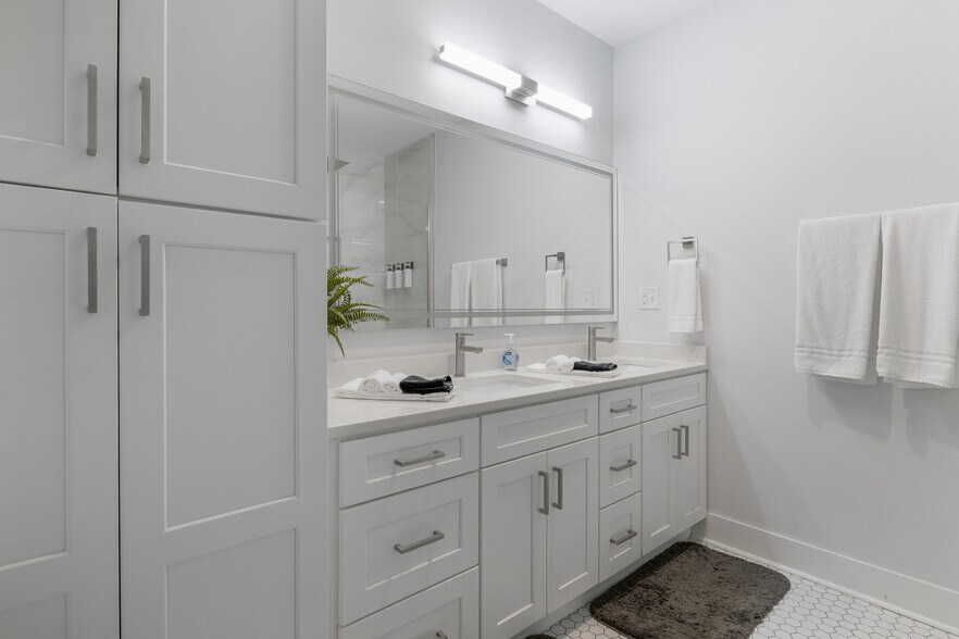 2226-2232 Central Ave, Indianapolis, IN à vendre - Photo de l’immeuble – Image 2 sur 33