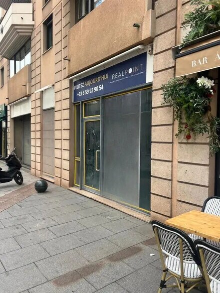 Local commercial dans Cannes à louer - Photo de l’immeuble – Image 2 sur 3
