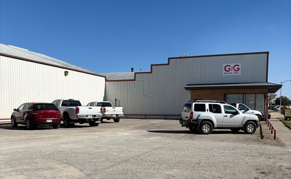 210 W Cole St, Moundridge, KS à vendre - Photo de l’immeuble – Image 3 sur 11