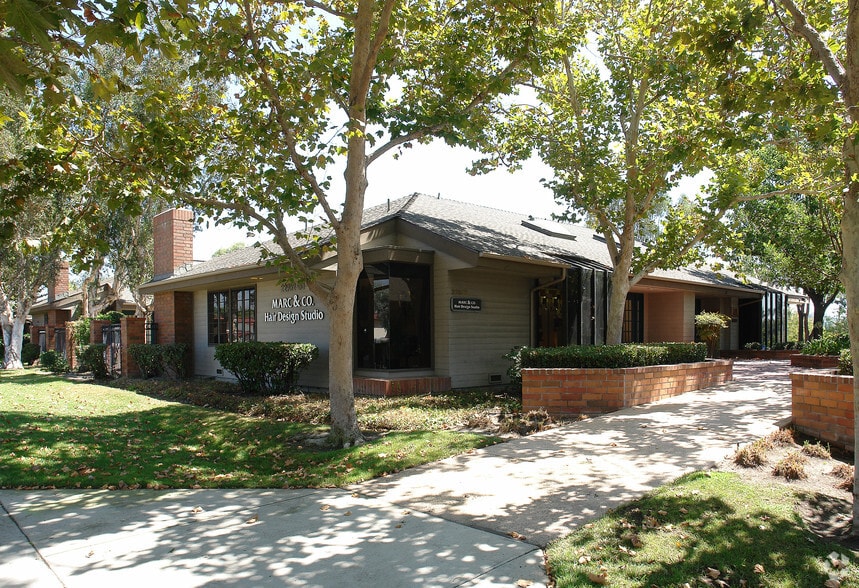22952-22958 El Toro Rd, Lake Forest, CA à vendre - Photo principale – Image 1 sur 4