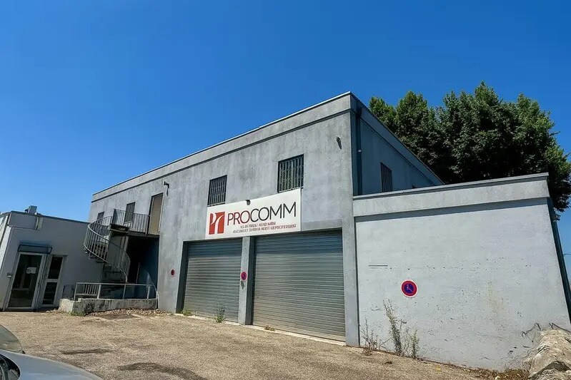 Industriel/Logistique dans Avignon à louer Photo de l’immeuble– Image 1 sur 12