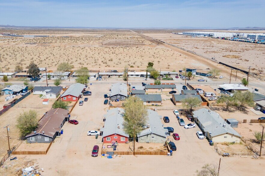 12023 Chamberlaine Way, Adelanto, CA à vendre - Photo de l’immeuble – Image 1 sur 16