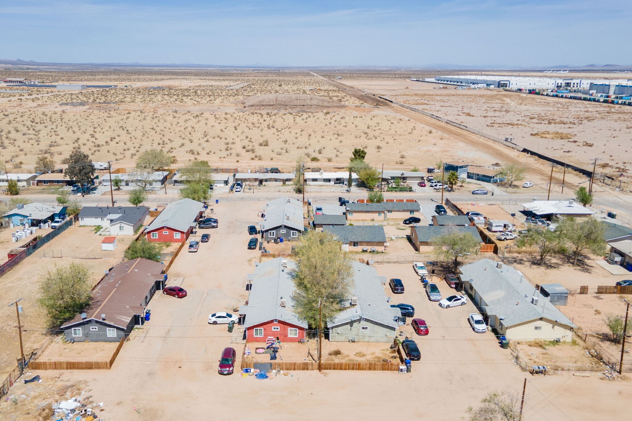 12023 Chamberlaine Way, Adelanto, CA à vendre Photo de l’immeuble– Image 1 sur 17