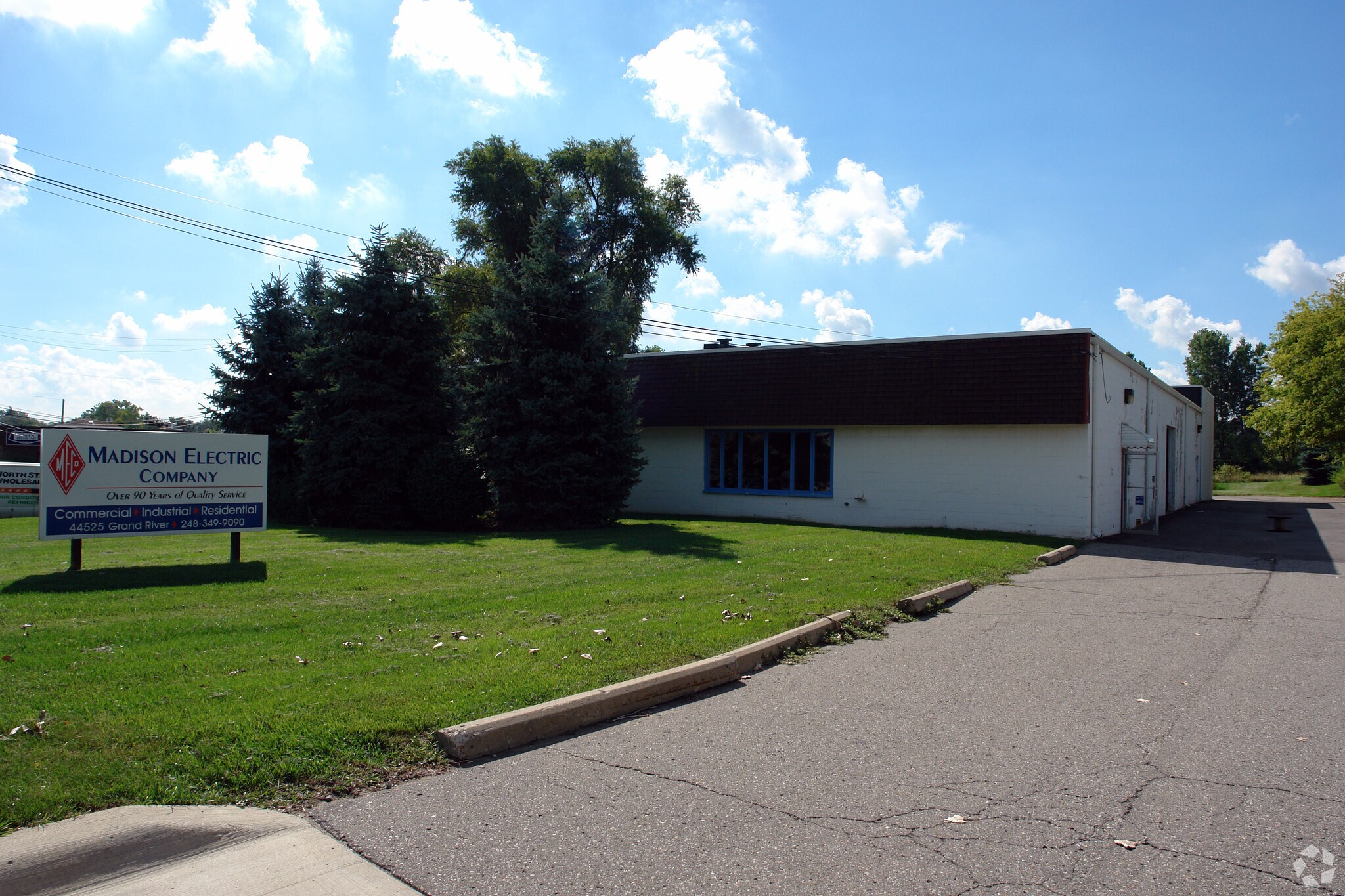 44525 Grand River Ave, Novi, MI à vendre Photo principale– Image 1 sur 3