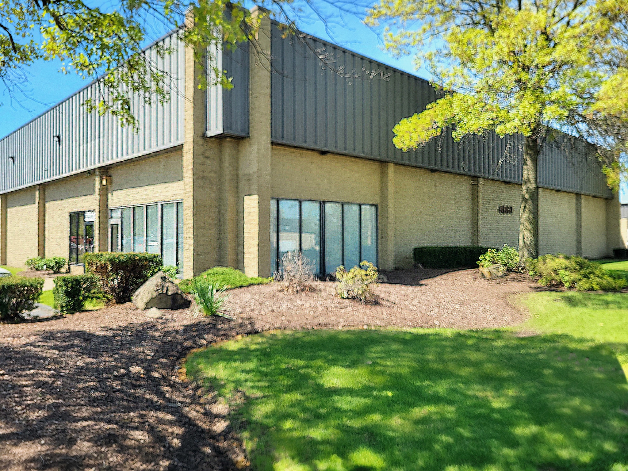 4660 Hinckley Ind Pky, Cleveland, OH à louer Photo de l’immeuble– Image 1 sur 1