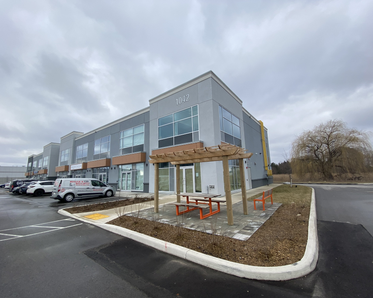 1042 Garner Rd W, Ancaster, ON à vendre - Photo de l’immeuble – Image 2 sur 7