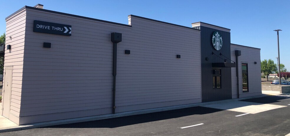 806 N 1st St, Silverton, OR à vendre - Photo de l’immeuble – Image 2 sur 6