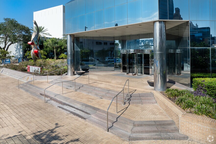 225 Water St, Jacksonville, FL à louer - Photo de l’immeuble – Image 3 sur 14