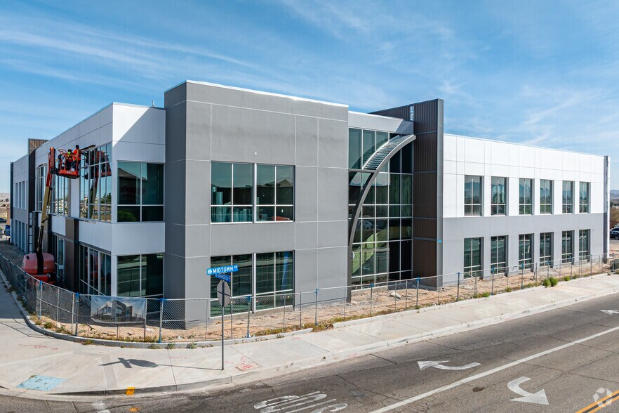 15075 Amargosa Rd, Victorville, CA à louer - Photo de l’immeuble – Image 2 sur 14