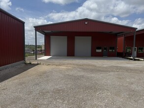 4235 FM 78, McQueeney, TX à louer Photo intérieure– Image 2 sur 30