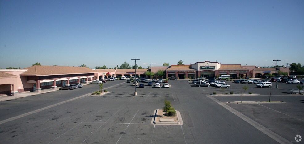 6730 W Camelback Rd, Glendale, AZ à louer - Photo de l’immeuble – Image 2 sur 3
