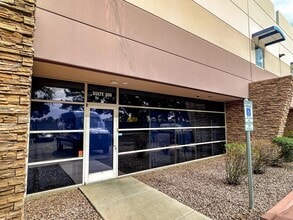 9299 W Olive Ave, Peoria, AZ à louer Photo de l’immeuble– Image 2 sur 13